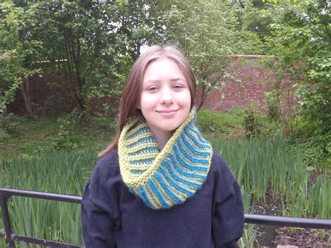 Knitting Emporium Free Pattern For A Two Color Brioche Stitch Cowl In
