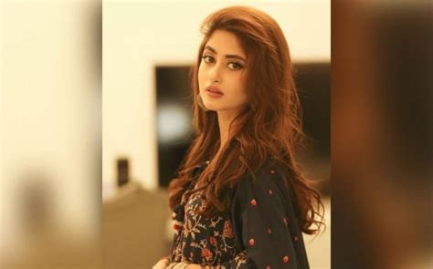 پاکستانی اداکارہ سجل علی کو انڈسٹری میں پہلا قدم رکھنے کیلئے موقع کس نے