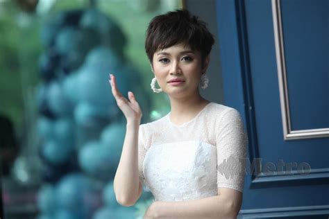 Bak kata sean lje, nyalaaaaa nikmati aks…i sebalik tabir pada fb live showcase eksklusif pertama kali ayda menyanyi temberang, dikuasakan oleh hotlink red! Ayda Jebat okay je | Harian Metro