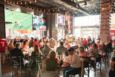 Game Day Destination Urban Meyers Pint House Offers Food Fun And