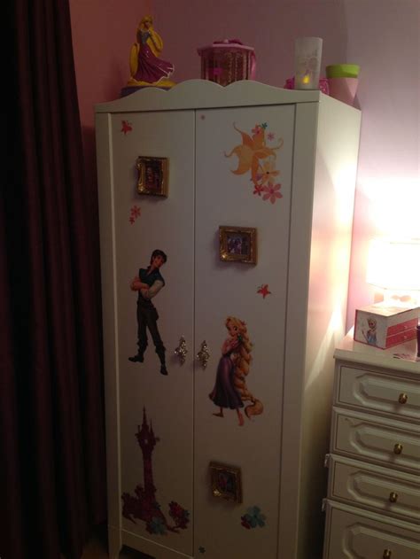 Treece says that the 60 hours she spent on the painting would have never. Rapunzel/Tangled bedroom decor | Bedroom decor, Decor ...