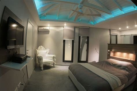 Beautiful bedroom ceiling lights ideas for minimalist bedroom. bedroom-decoration-cool-blue-false-ceiling-lights-as ...