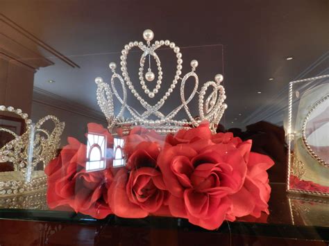 Crown for 2012 Rose Parade Queen by Mikimoto | Rose parade, Parade float, Christmas parade