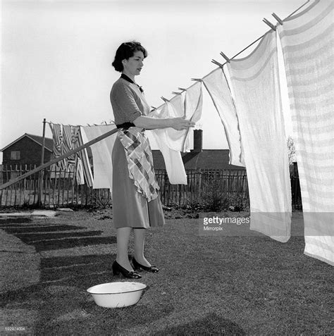 Housewife Photos 1950s Housewife Housework Women In History Costume Design Fences Black