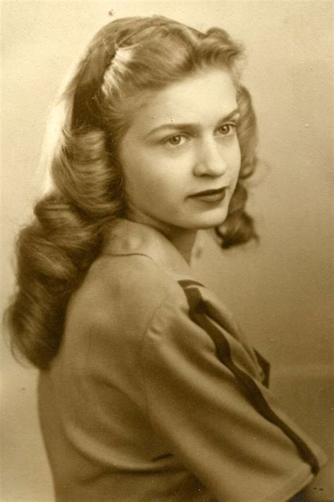 The 1940s Hairstyles The Unique Hairdos That Women Should Try Once At Least ~ Vintage Everyday