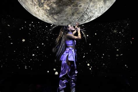 Everything That Went Down During Night One Of Arianas World Tour Cosmopolitan Middle East