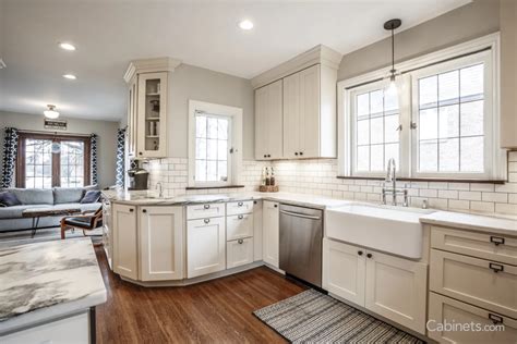 Historic Home With Antique White Shaker Kitchen Love The Cabinet Style Color And