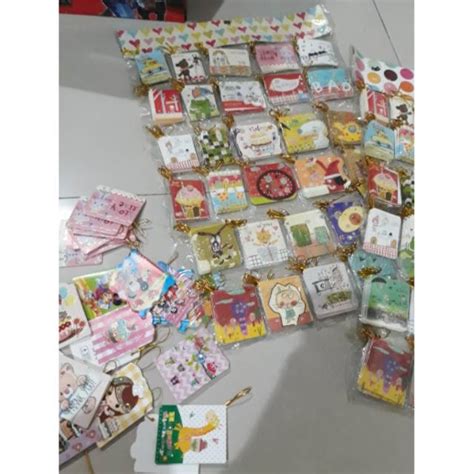 Sebagai permulaan membuat kartu ucapan selamat ulang tahun, pilihlah warna yang menarik untuk desain. Kartu ucapan kecil | Shopee Indonesia