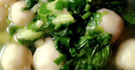 Tambahkan sawi putih, garam, gula, lada bubuk dan penyedap rasa, tumis sebentar sampai layu. Resep Sup sawi putih bakso ikan oleh Ratih Sudiyanti - Cookpad