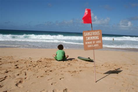10 Gorgeous Beaches In Hawaii Too Dangerous For Swimming