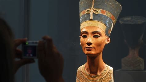 Hidden Egyptian Burial Chamber Could Be Nefertiti King Tutankhamuns