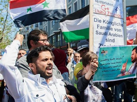 Im nahen osten hält der bewaffnete konflikt zwischen israel und der radikalislamischen hamas weiter an. Anti-Israel Demo in Berlin: Proteste gegen Al-Kuds-Marsch ...