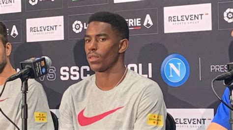 Height, speed and precision make junior firpo one of the most promising left backs around. Barcelona: Junior Firpo señala que el vestuario le ha ...