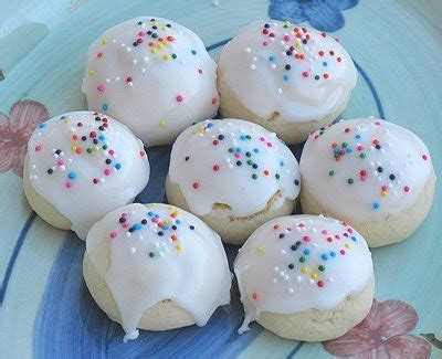 And the weather does affect how this recipe yields a bit more than 4 dozen cookies. Italian anise cookies | Easy cookies, Anisette cookies ...