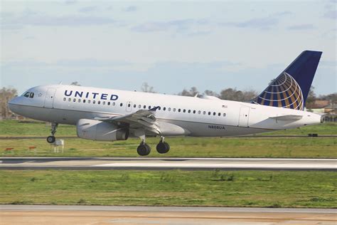 N808ua Airbus A319 131 United Airlines February 26 201 Flickr