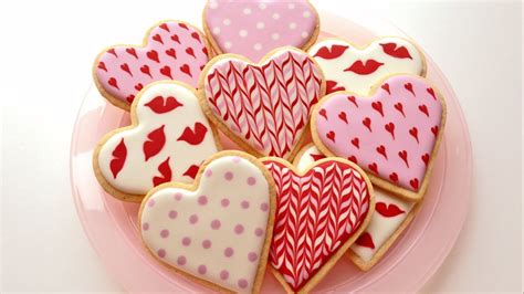 How To Decorate Cookies For Valentines Day Youtube