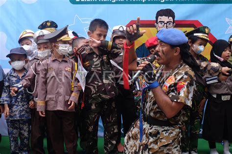 SISWA RAYAKAN HARI PAHLAWAN ANTARA Foto