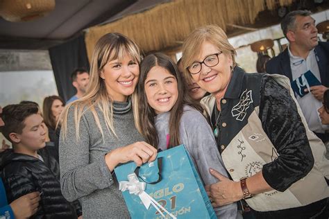 Se tituló de la universidad de chile a los 49. Famosas chilenas comienzan a celebrar el Día de la madre ...