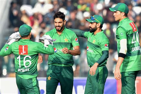 Pakistan cricket team to leave for UK on Sunday 6 out of 10 infected ...