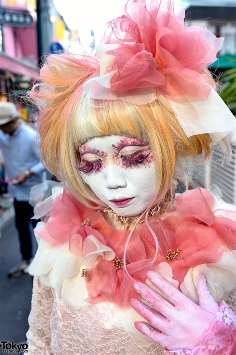 Shironuri Artist Minoris Pink Chiffon Lace And Flowers In Harajuku