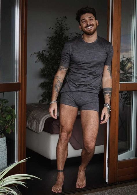 Non ci sono dichiarazioni ufficiali ma dai rumors. Andrea Cerioli mozzafiato: le foto sensuali in intimo FOTO