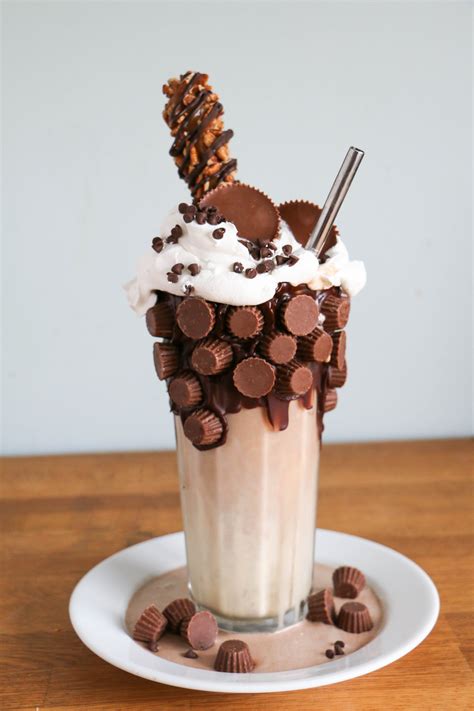 Chocolate Peanut Butter Pretzel Freakshake Yummy Food Dessert Yummy Drinks Dessert Recipes