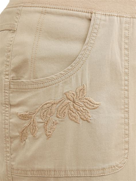 Womens Plus Size Embroidered Cargo 6 Pocket Capri