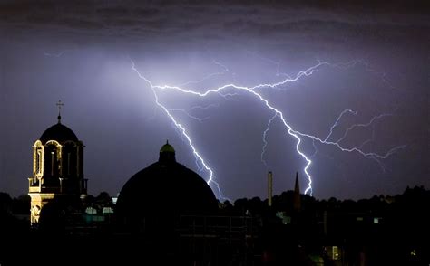 Uk Weather London Braced For Severe Thunderstorms And Hail