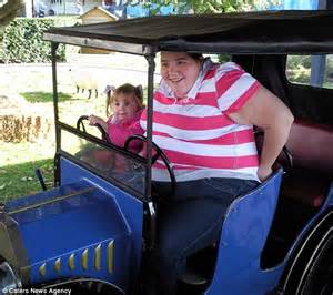 Obese Mother 30 Loses 18 Stone After Getting Stuck In A Theme Park Ride Daily Mail Online