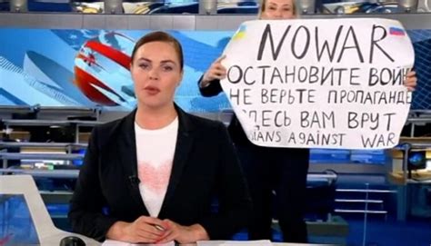 russian tv editor interrupts her network s broadcast with no war stop the war sign pragativadi