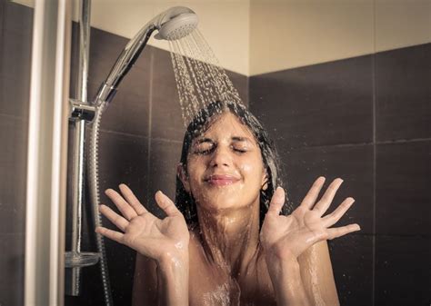 The Actual Benefit Of Rinsing Your Hair With Cold Water Cold Hair Benefits Of Cold Showers