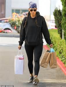 10+ pictures inside of halle berry and her. Halle Berry loads up on Valentine's Day gifts for daughter ...