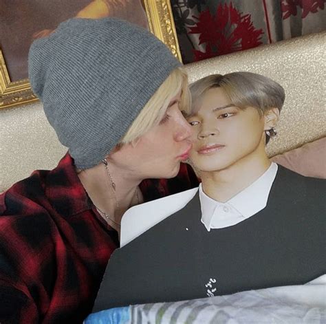 Bts Superfan Oli London Revealed To Be In An Open Relationship Despite