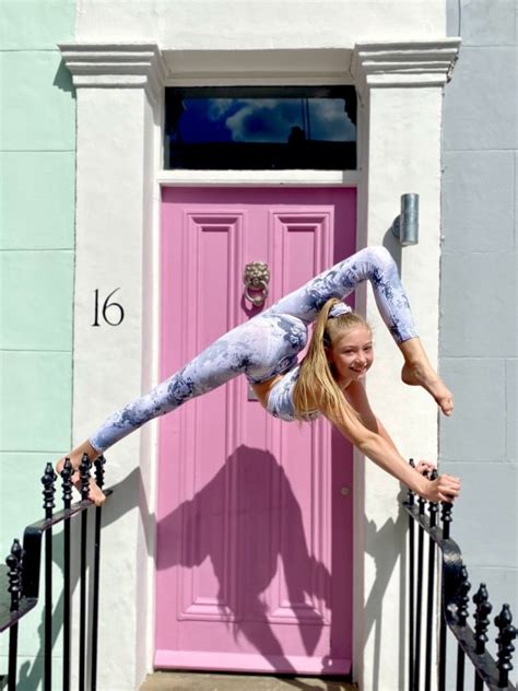 Teen Contortionist Loves To Do Her Homework In Incredible Positions Metro News