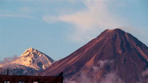 Snow And Fire Volcanoes In Colima Mexico Colima Natural Landmarks