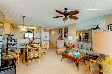 Newly Remodeled Oceanfront Condo W Shared Pool Near Beach Lahaina