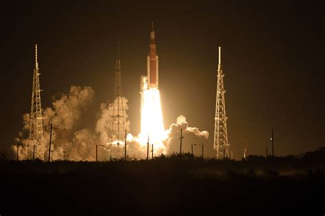 Lift Off Nasa Launches Artemis 1 Mission To The Moon Sky And Telescope