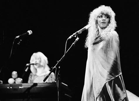 Pin By Rugg Ruggedo On Owning The Stage Stevie Nicks Fleetwood Mac