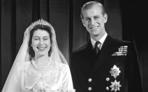La Reina Isabel Y El Príncipe Felipe Celebraron 74 Años De Casados