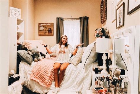 College Dorm Bedroom Inspiration Fashion Dress Biblical Inspiration Moda Fashion Styles