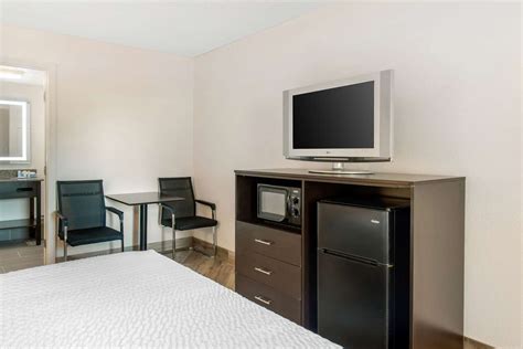 Clarion Inn And Suites Maingate East Kissimmee Fl See Discounts