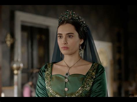 Turhan Sultan Hande Doğandemir Kadın Modası Kadın Ünlüler