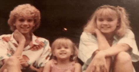 Carrie Underwood Miranda Lambert Post Pics For National Sibling Day