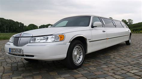 Du willst ein neues haus für dich und deine familie in dresden mieten? Stretchlimousine mieten Dresden ab 119€ - Erlebnisfabrik