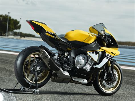 Faster And Faster 60th Anniversary Yamaha Yzf R1 Looks Stunning