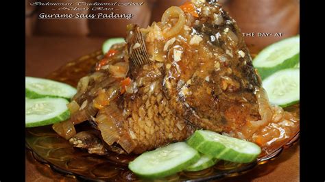 Keistimewaan ini yang menjadikan ikan gurame menjadi pilihan dalam setiap menu makanan. Memasak Gurame Saus Padang - Indonesian Traditional Food ...