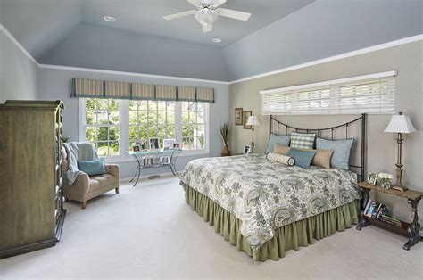 Benjamin moore color of the year 2021: Before: Master Bedroom / After: Tranquil Retreat - JC Licht