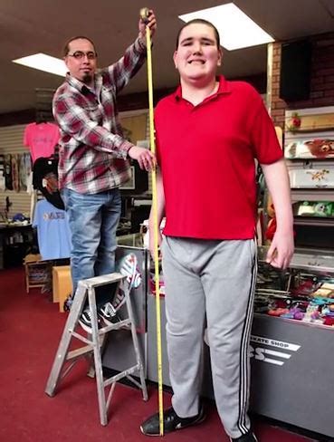 Meet Broc Brown Worlds Tallest Teenager Who Has Reached 7ft 8 Inches