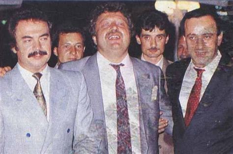 Bu evlilikten ali, aytül ve betül isimlerinde çocukları oldu. Scugnizzi: "Çakıcı Canım Ciğerim"