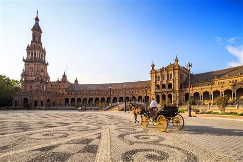 Seville is the spain of romance; Plaza de España bezoeken? - Schitterend plein in Sevilla